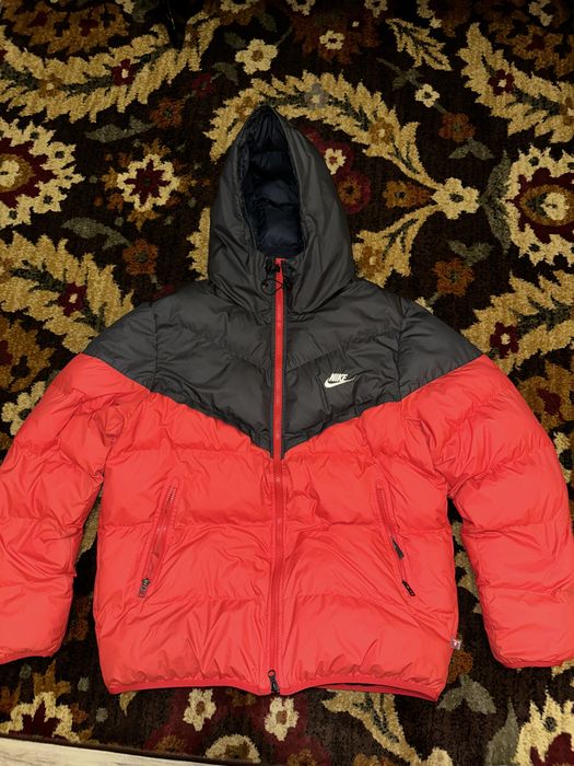 Geaca Nike rosie de primavara Stormfit