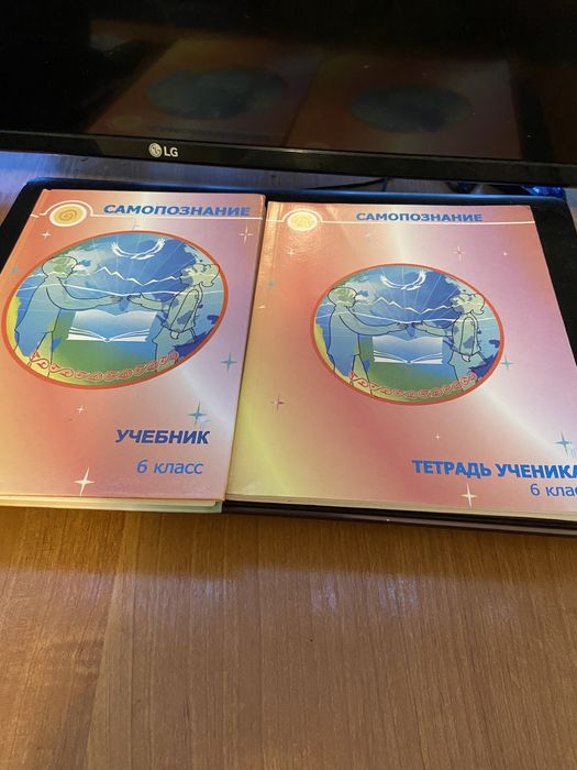 книги школьные...