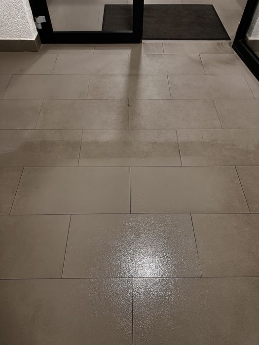 Curățenie profesională scări de bloc – servicii lunare personalizate!