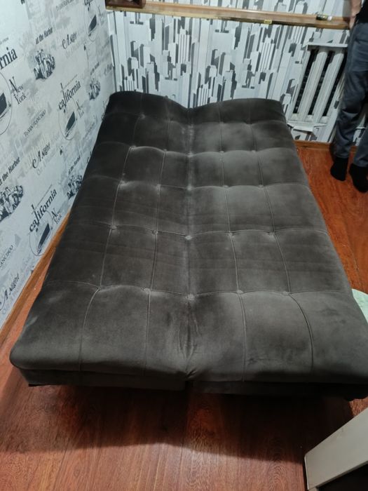 Диван           .