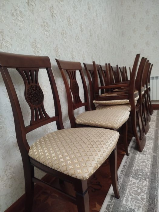 Продается стол и стулья