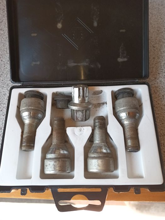 Секретни болтове оригинални за 50лв.