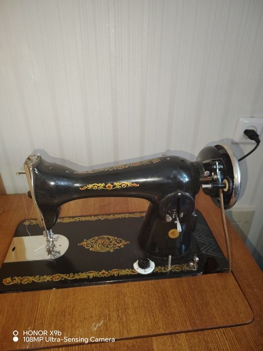 Продам швейную машину!