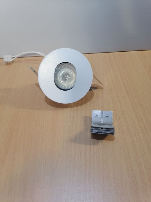 Спотове за таван Армстронг, модел Aurora - Великобритания