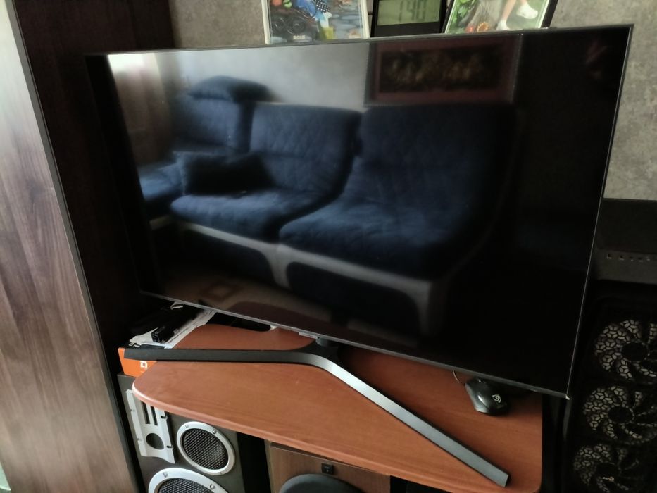 Продам телевизор Samsung UE43TU7500