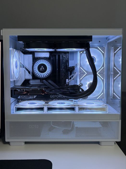 Vand Calculator Pc Gaming RTX5070 | Intel Ultra 7 265K | 32 Gb RAM DDR 5 NEGOCIABIL