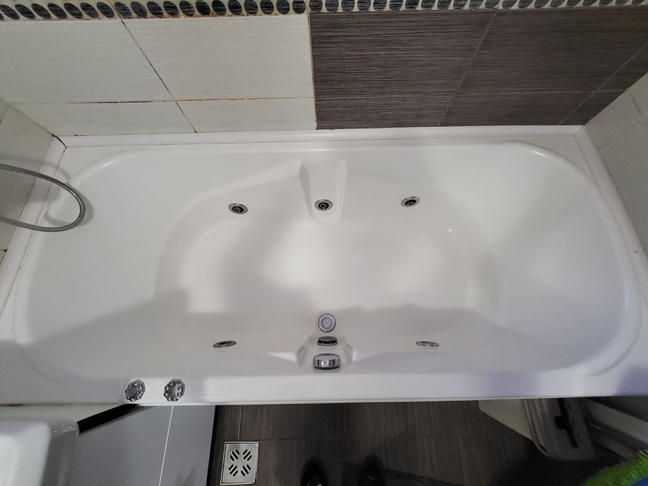 Cadă acrilică cu hidromasaj 180x80 cm – completă, demontată