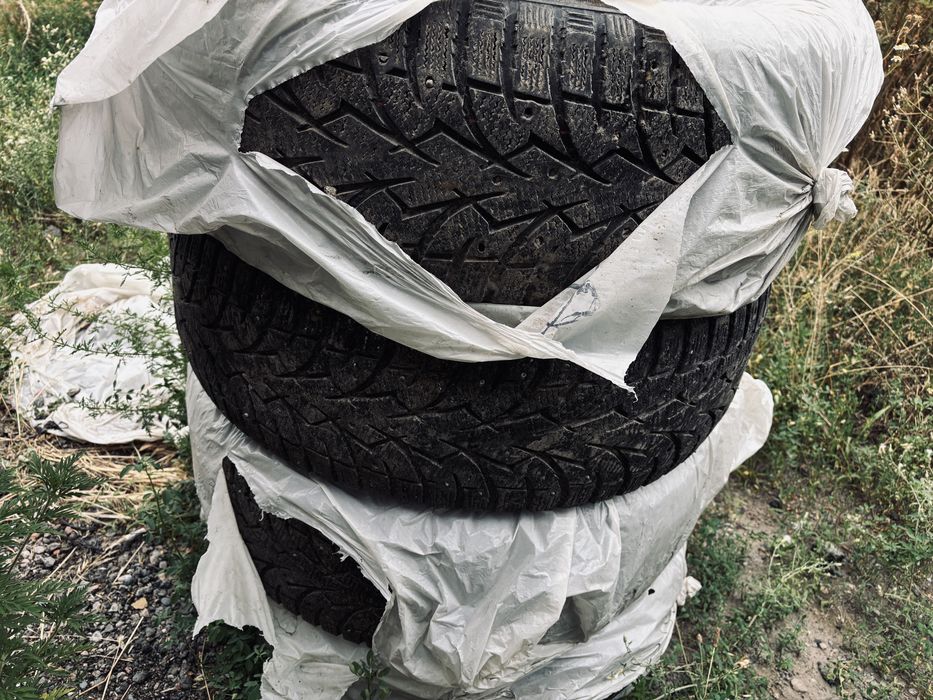 Зимние шины 235/55R20