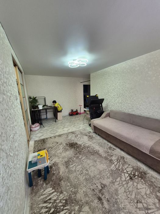 Продам 3 комнытый квартира