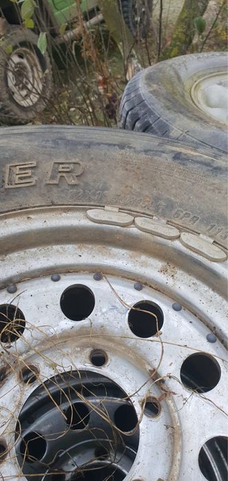 Vănd cauciucuri cu jante