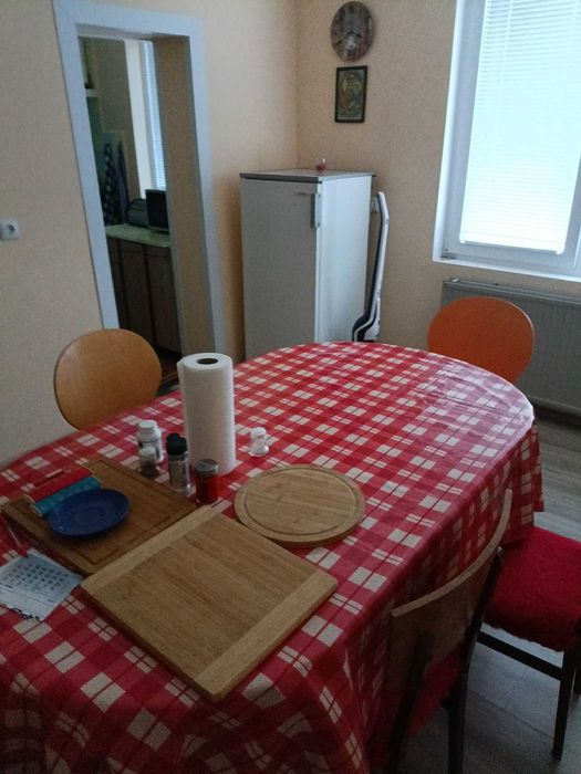 284-Продава се етаж от къща с гараж в с. Стражец