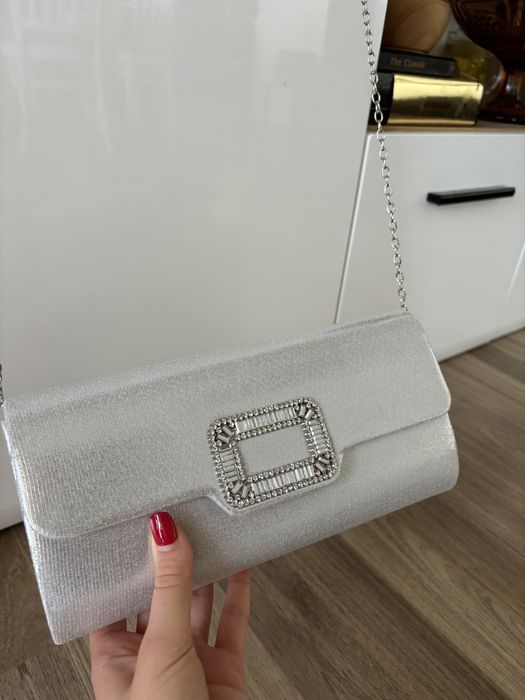 Дамска “клъч” чанта, сребърна