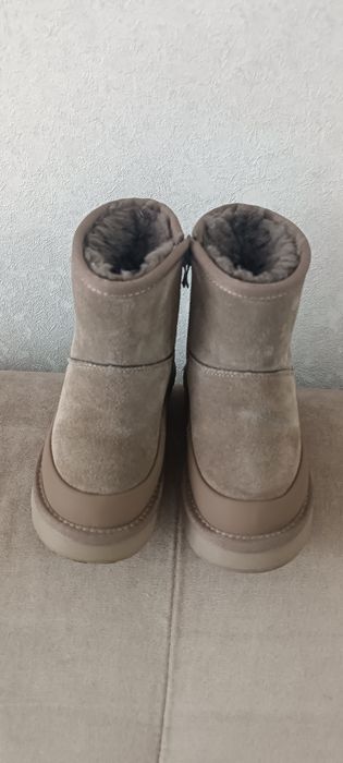 Продаются уги для девочки