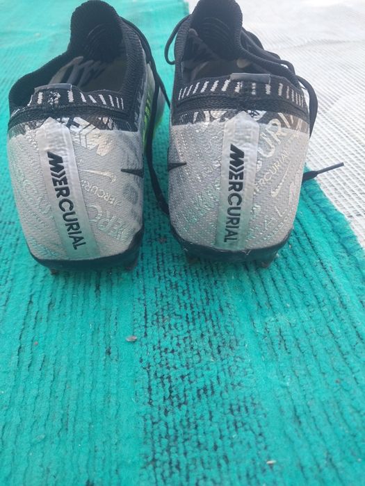 Air zoom butsi 42 razmer holati ideal razmer tushmaganigi uchun sotila