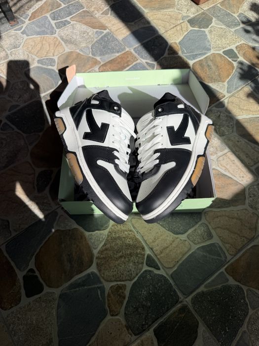 Off White