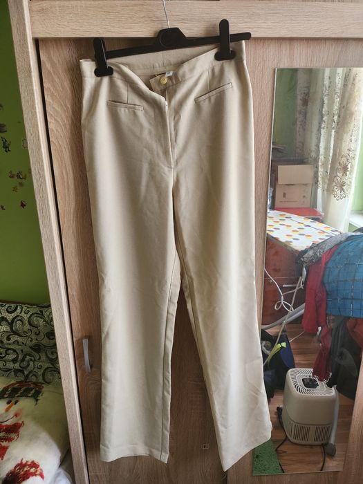 Pantaloni noi confecționați pentru UK