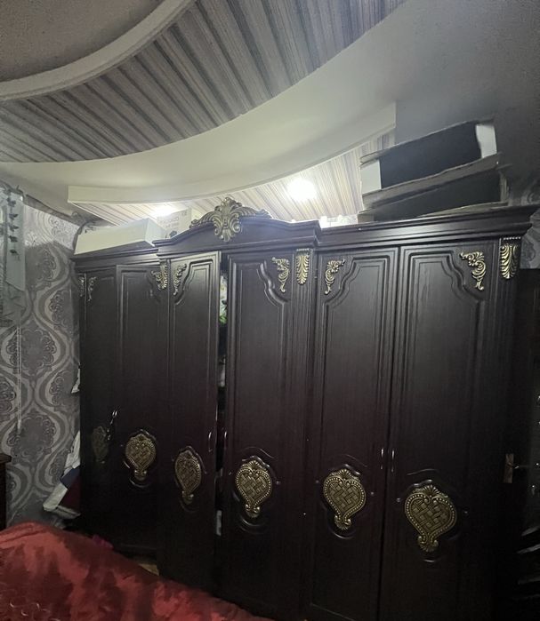 Spalniy mebel shkaf va divan yaxshi holatda