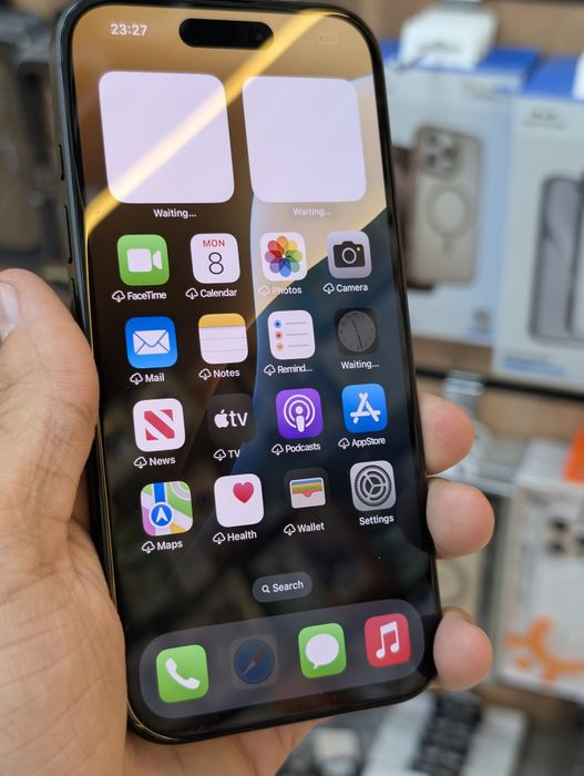 Iphone 16 titanium black