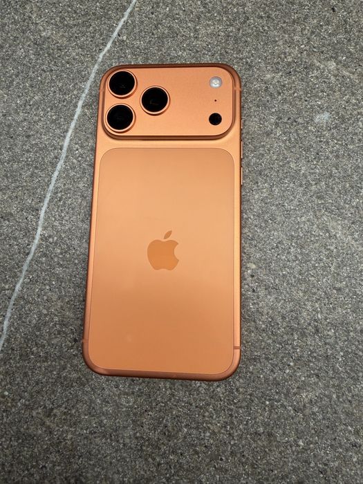 Като нов! iPhone 17 Pro Max 256GB Orange - 100% Батерия