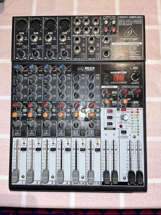 Микчерпульт 1204 BRHRINGER