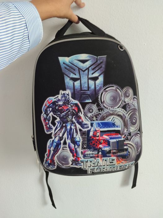 Продам школьную сумку.