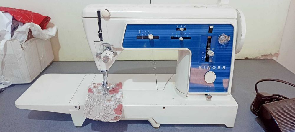 Masina de cusut Singer 676G