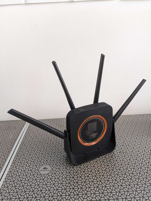 4G LTE Router Lan Port Wireless CPE Built-in 3000MAh Battery 300Mbps