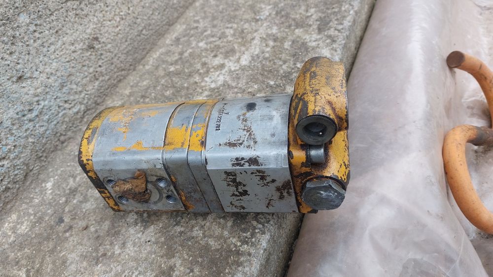 Vând pompa hidraulică excavator miniexcavator