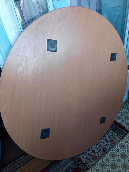 Продам круглый стол