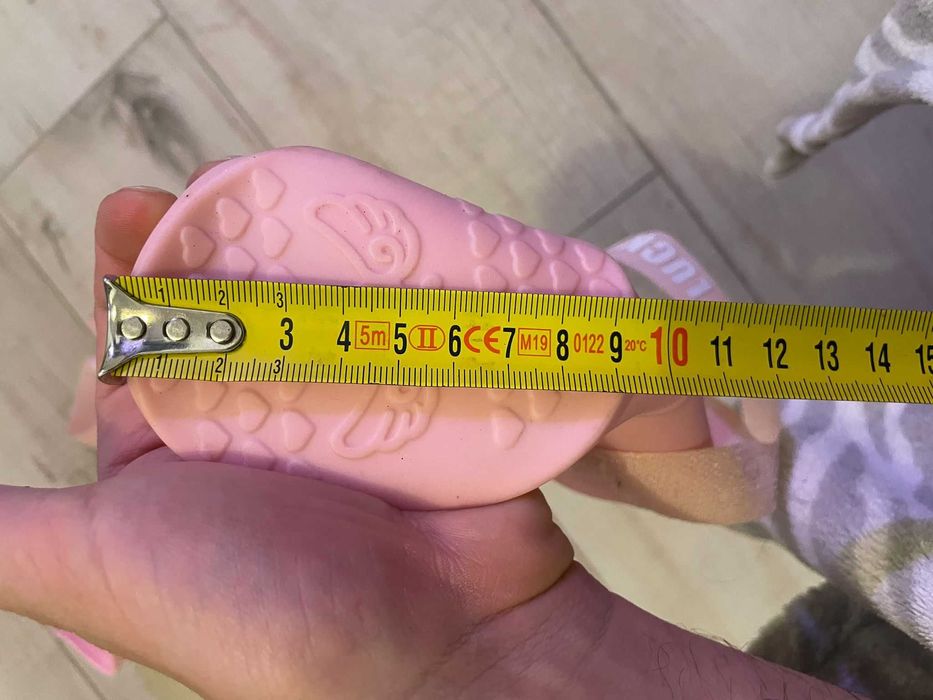 Pantofi roz pentru caine