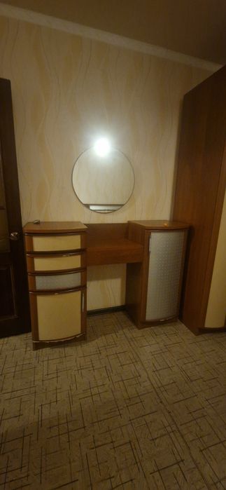 Продам спальный гарнитур