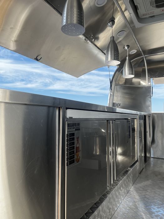 Airstream Rulota Comerciala Premium Echipata Street Food Trailer
