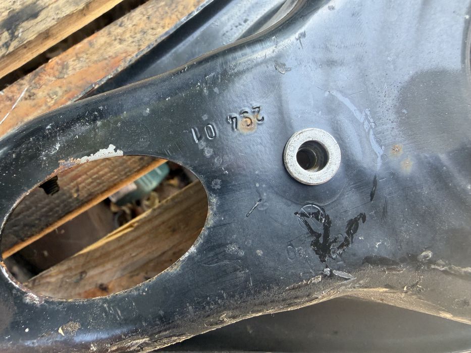 Оригинален заден долен носач за VW Golf 7, T-Roc, Passat B8, Skoda Octavia 3 (5Q0505311J)