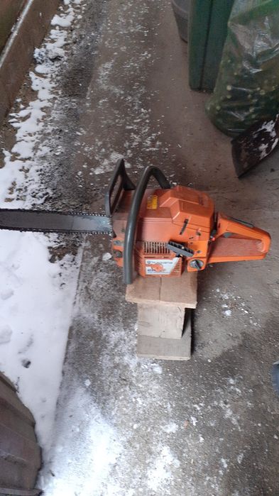 Vând husqvarn 262 în stare de functionare