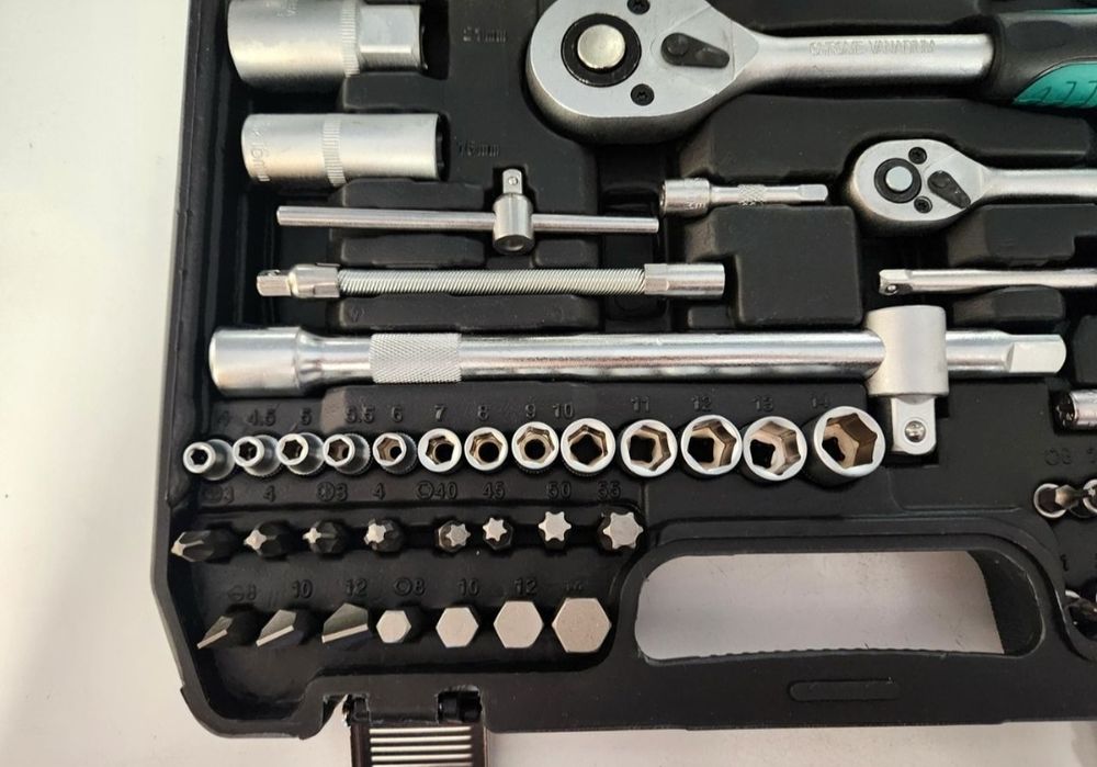 Набор автомобилиста 82 ( предмета)