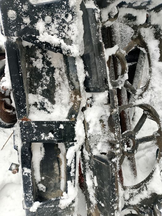 Бампер передний, телевиз, передок.