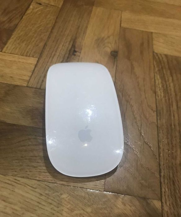Vand Magic Mouse de la Apple