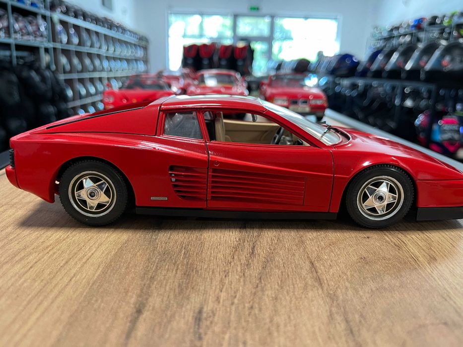 Метална колекционерска количка модел BURAGO FERRARI  1984г.1:18