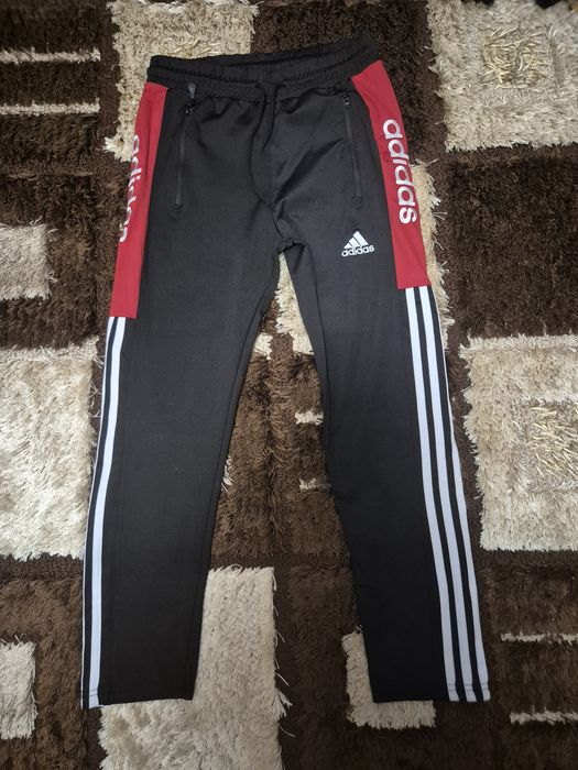 Trening Adidas copii – roșu/negru, stare foarte bună