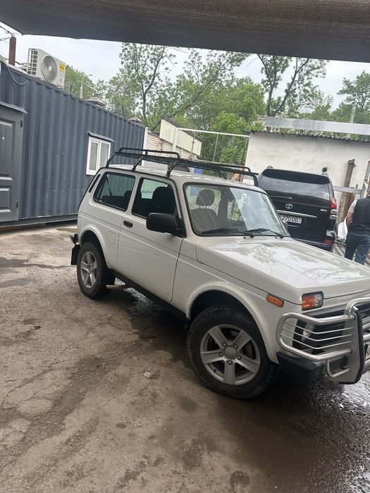 Niva sotiladi kraska toza yili 2021 4x4 toradi