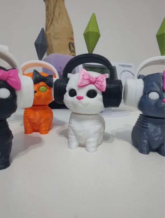 Pisicute sims cu arc personalizate