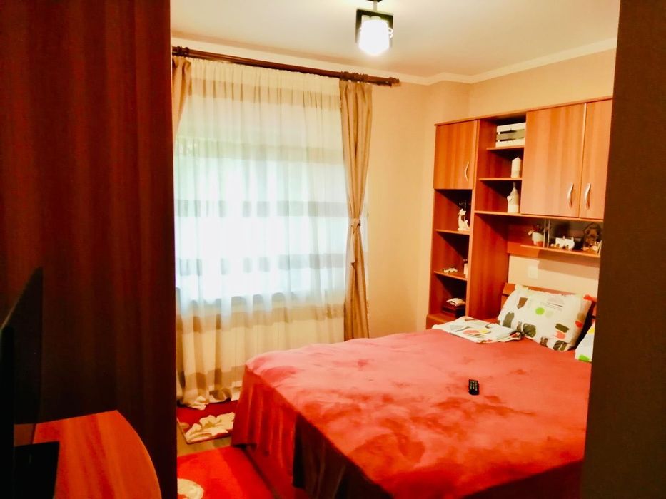 Închiriez apartament
