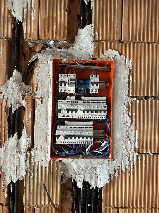 Sisteme de supraveghere și instalatii electrice