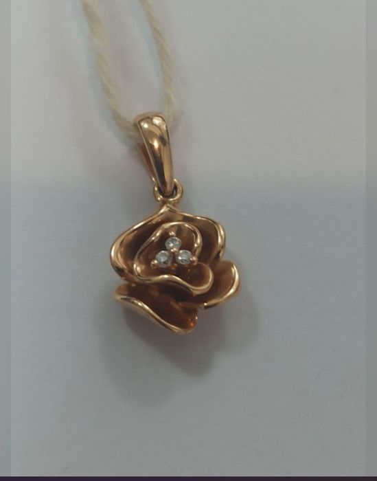 Pandantiv din aur 750 cu diamante naturale – 1,02 g, 1 cm, stare excelentă