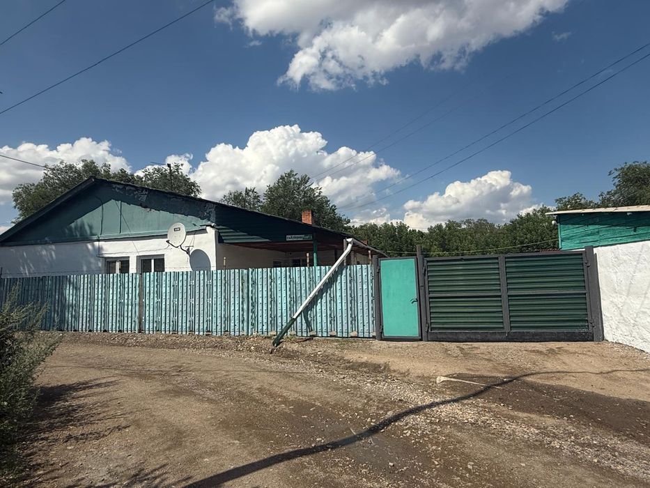 3 бөлмелі жер үй сатылады!