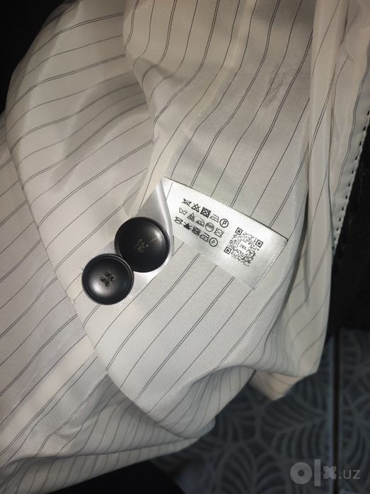 Женское пальто продается ZARA