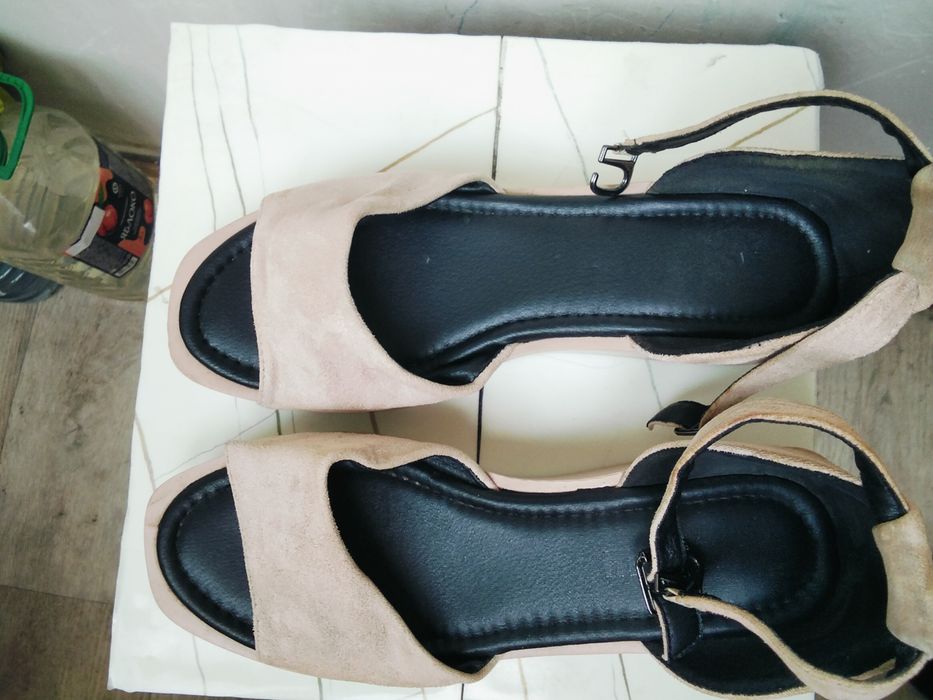 Продам босоножки женские