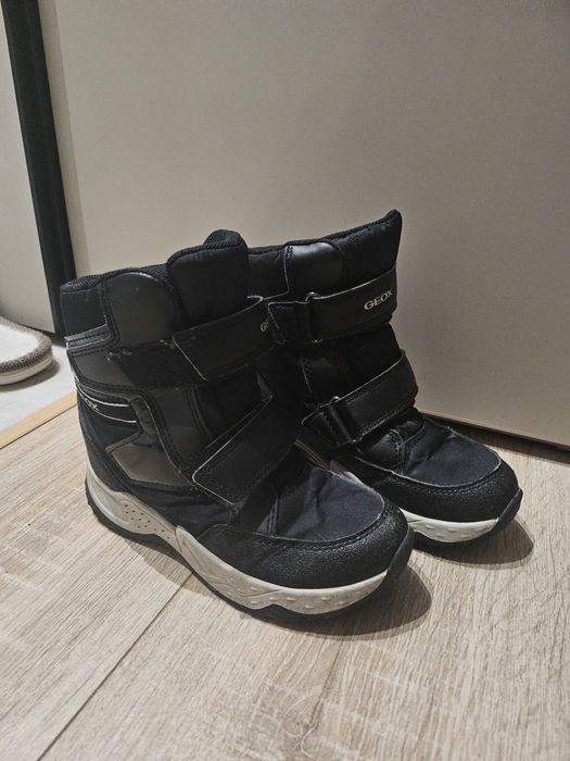 Продам детские ботинки Geox