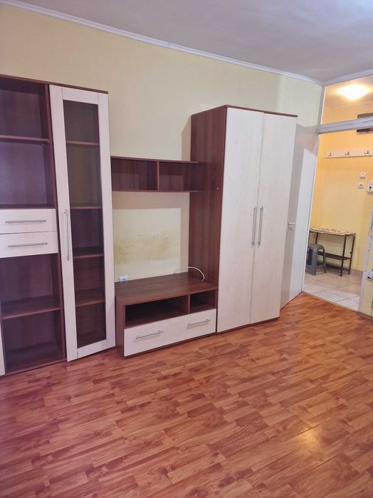 Închiriez garsoniera