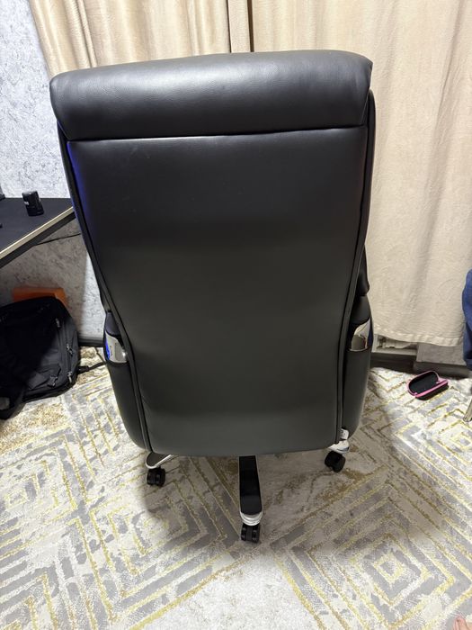 Продам кресло руководителя